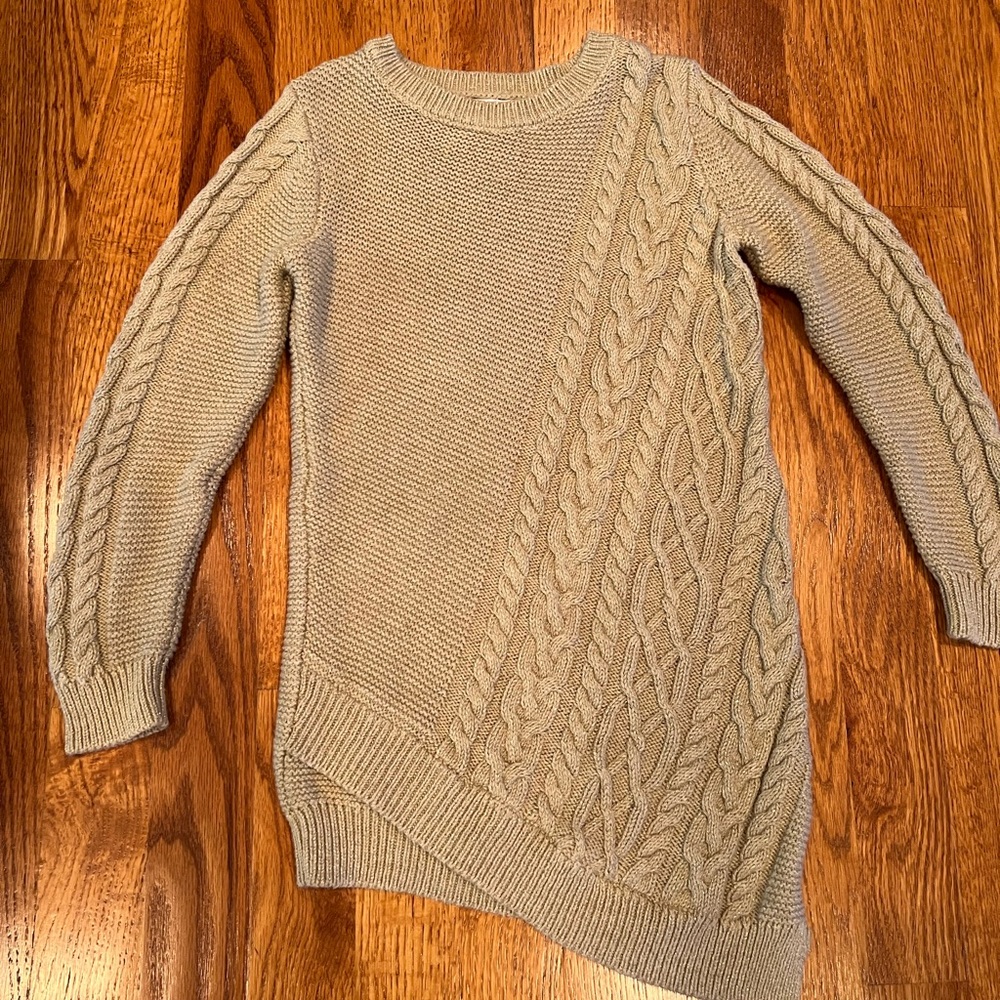 Girls Tommy Bahama tan and gold sweater 5-6